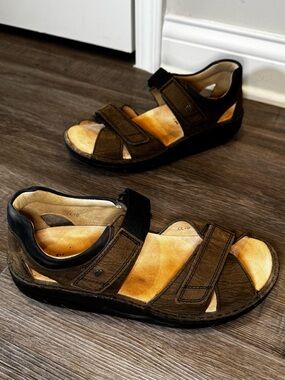 Finn Comfort Samara Mud Black Leather Comfort Sandals